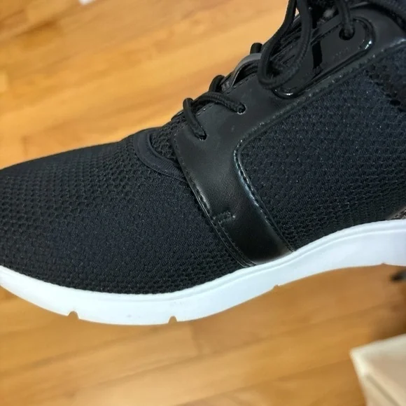 Michael Kors sneakers women’s size 9 1/2 black w/gold  & snake skin design - Picture 5 of 6